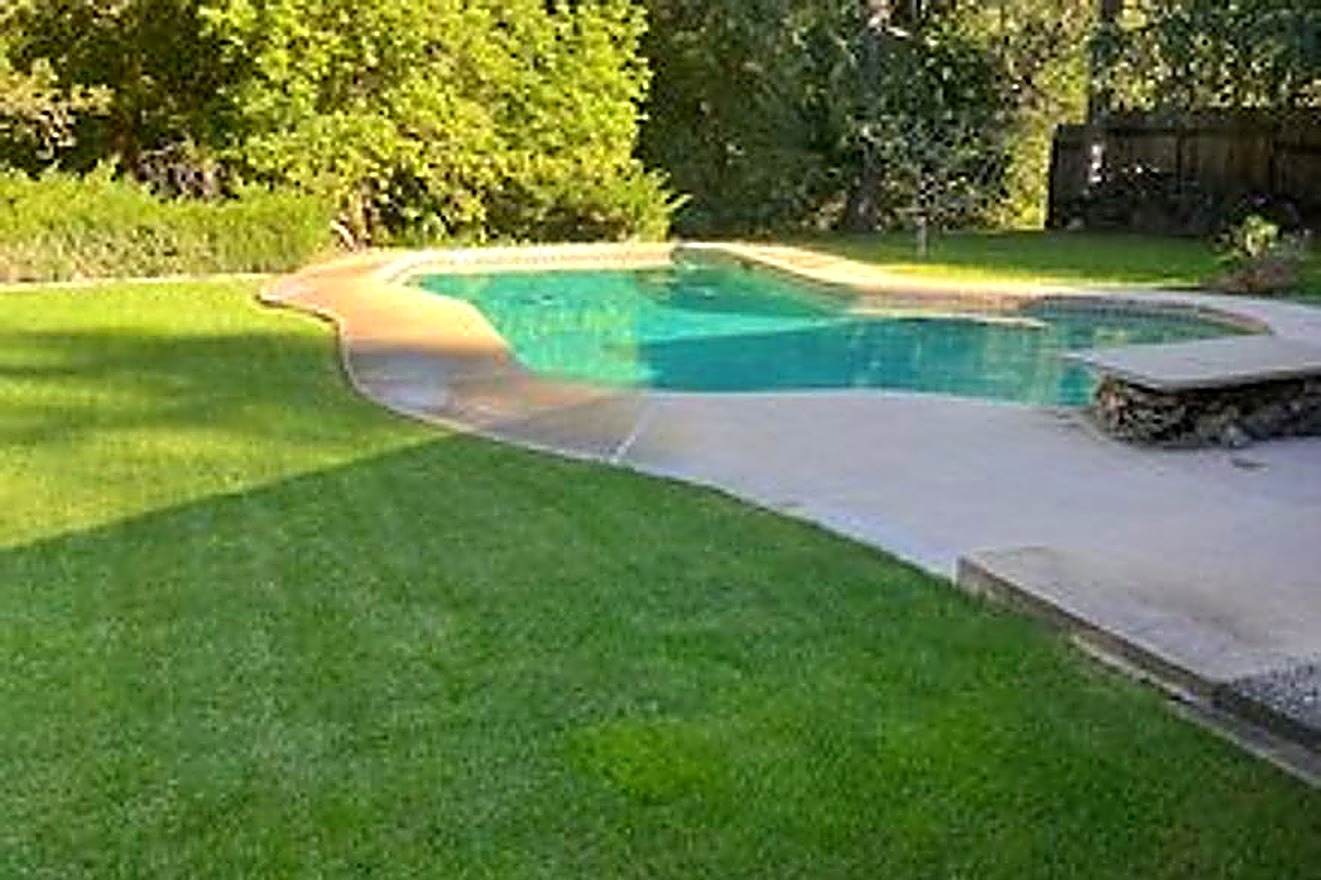 Clean residential swimming pool maintained by A&Z Pool Service